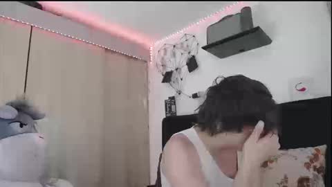 Santii online show from March 2026 01:06:01 PM