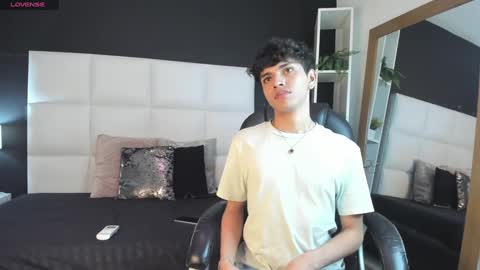 Snapshot of santy_carrington chatting on December 2024 09:52:01 PM Santiago Carrington online show from December 2024 09:52:01 PM