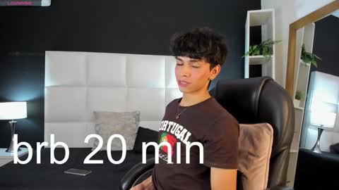 Snapshot of santy_carrington chatting on December 2024 11:39:02 PM Santiago Carrington online show from December 2024 11:39:02 PM