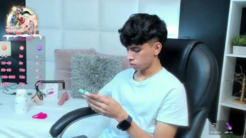 Snapshot of santy_carrington chatting on December 2024 10:37:01 PM Santiago Carrington online show from December 2024 10:37:01 PM