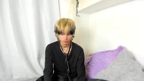 Snapshot of santy_kitty chatting on December 2024 03:04:02 AM kitty online show from December 2024 03:04:02 AM