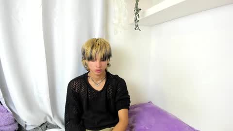 Snapshot of santy_kitty chatting on December 2024 06:08:02 AM kitty online show from December 2024 06:08:02 AM