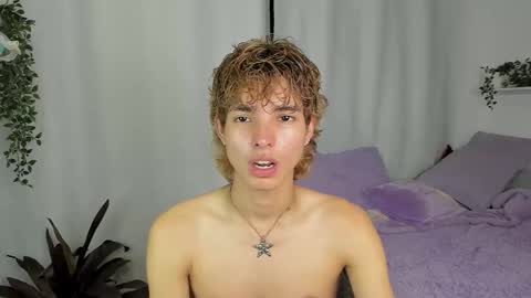 Snapshot of santy_kitty chatting on September 2025 01:33:01 AM kitty online show from September 2025 01:33:01 AM