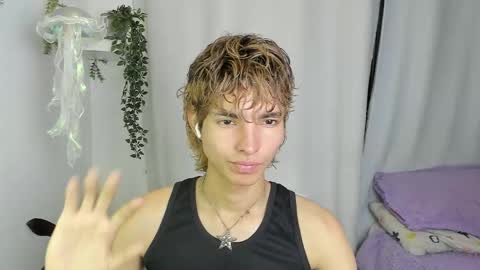 Snapshot of santy_kitty chatting on October 2025 01:26:02 AM kitty online show from October 2025 01:26:02 AM