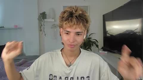 Snapshot of santy_kitty chatting on October 2025 05:57:02 PM kitty online show from October 2025 05:57:02 PM