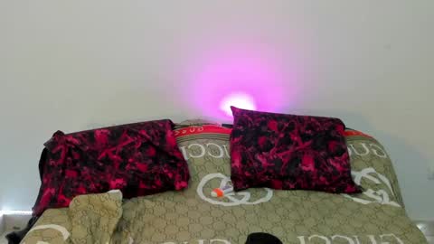 santy_of1 online show from April 2026 01:17:01 PM