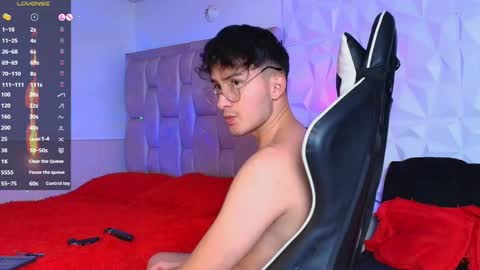 Snapshot of santyago_taylor chatting on December 2024 11:40:02 PM Santyago online show from December 2024 11:40:02 PM