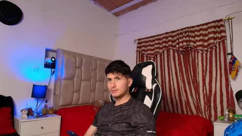 Snapshot of santyago_taylor chatting on December 2024 02:12:02 AM Santyago online show from December 2024 02:12:02 AM