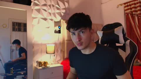 Snapshot of santyago_taylor chatting on December 2024 01:07:02 AM Santyago online show from December 2024 01:07:02 AM