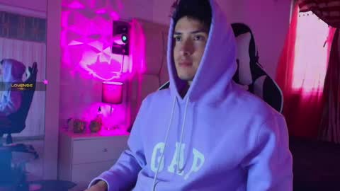 Snapshot of santyago_taylor chatting on December 2024 09:17:02 PM Santyago online show from December 2024 09:17:02 PM