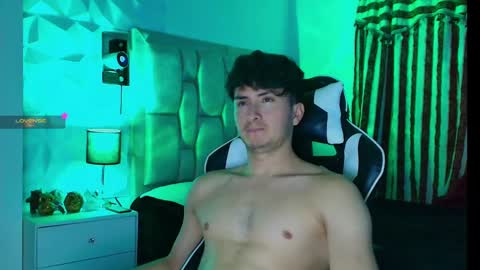 Snapshot of santyago_taylor chatting on January 2025 11:54:01 PM Santyago online show from January 2025 11:54:01 PM