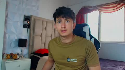 Snapshot of santyago_taylor chatting on January 2025 01:27:01 PM Santyago online show from January 2025 01:27:01 PM