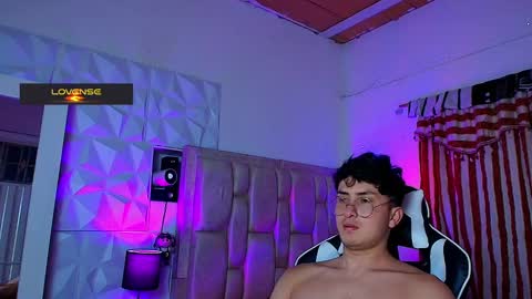 Snapshot of santyago_taylor chatting on March 2025 08:20:02 PM Santyago online show from March 2025 08:20:02 PM