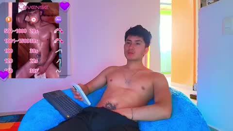 Snapshot of santyago_taylor chatting on November 2025 02:28:01 PM Santyago online show from November 2025 02:28:01 PM