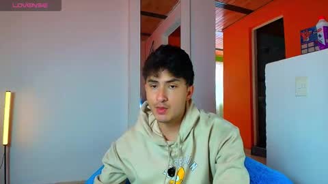 Santyago online show from January 2026 06:35:01 PM