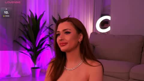 Saphira online show from April 2026 08:25:02 PM