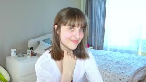 Snapshot of saphirree chatting on September 2025 02:44:02 PM Anny online show from September 2025 02:44:02 PM