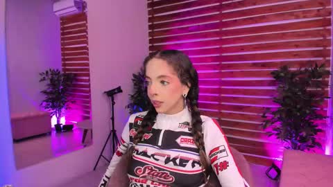 Valerin online show from November 2025 01:30:01 AM