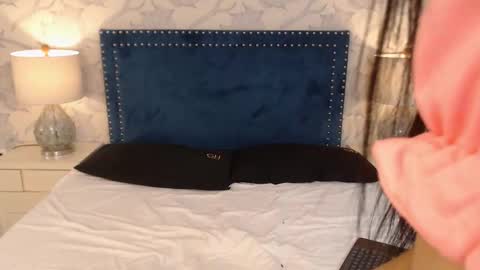 Sara online show from September 2025 10:09:01 PM