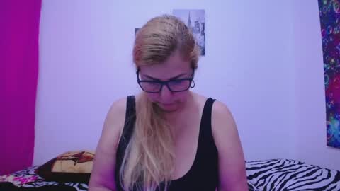 Snapshot of sara211 chatting on December 2024 03:02:01 PM sara online show from December 2024 03:02:01 PM