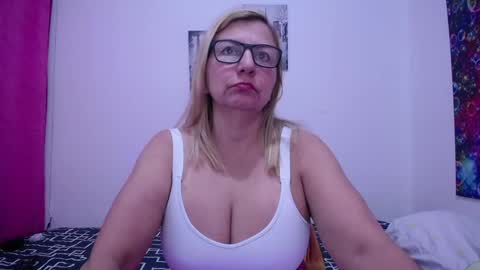 Snapshot of sara211 chatting on February 2025 02:05:01 PM sara online show from February 2025 02:05:01 PM