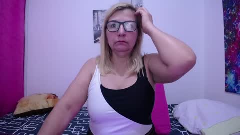 Snapshot of sara211 chatting on February 2025 01:55:01 PM sara online show from February 2025 01:55:01 PM