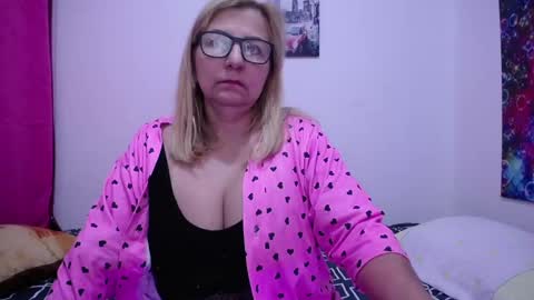 Snapshot of sara211 chatting on February 2025 03:39:02 PM sara online show from February 2025 03:39:02 PM