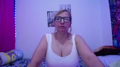 Snapshot of sara211 chatting on March 2025 02:37:01 PM sara online show from March 2025 02:37:01 PM