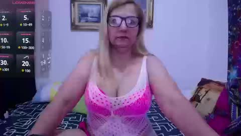 Snapshot of sara211 chatting on September 2025 02:32:01 PM sara online show from September 2025 02:32:01 PM