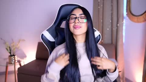 Sara  online show from December 2024 12:34:02 PM