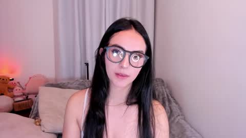 Snapshot of sara_alvarez_ chatting on April 2026 06:19:01 AM Sara online show from April 2026 06:19:01 AM