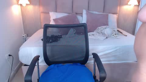 Snapshot of sara_angeelss chatting on April 2026 11:04:01 PM Sara... online show from April 2026 11:04:01 PM