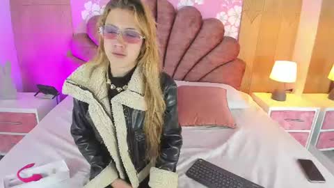 Snapshot of sara_colyn chatting on June 2026 12:40:01 PM sara_colyn online show from June 2026 12:40:01 PM