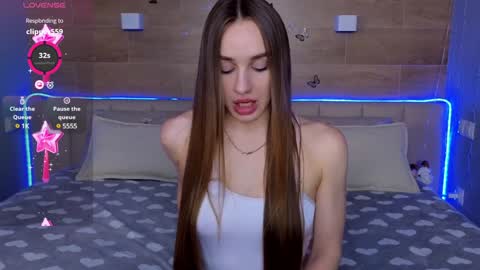 Snapshot of sara_crosss chatting on January 2025 06:10:02 PM Sara online show from January 2025 06:10:02 PM