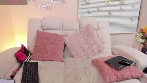 Sara Crowe online show from March 2025 05:16:01 AM