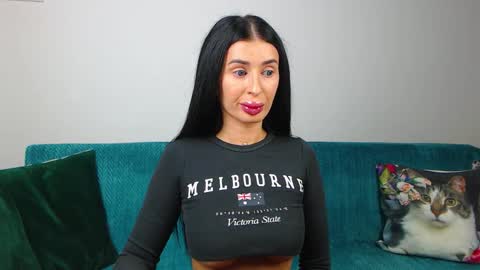 Im Sara I am happy to be here  online show from September 2025 04:56:01 PM