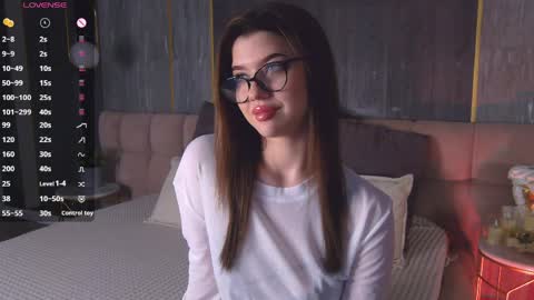 Snapshot of sara_lewiis chatting on April 2026 02:11:02 PM Sara online show from April 2026 02:11:02 PM