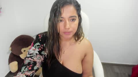 sarah  LIZCANO....... online show from January 2025 01:53:01 PM