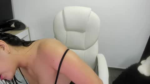 sarah  LIZCANO....... online show from February 2025 09:50:02 AM