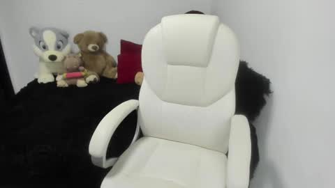 sarah  LIZCANO....... online show from March 2025 09:54:02 PM