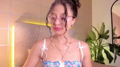 Snapshot of sara_mac_ chatting on March 2026 12:33:11 PM Sara online show from March 2026 12:33:11 PM