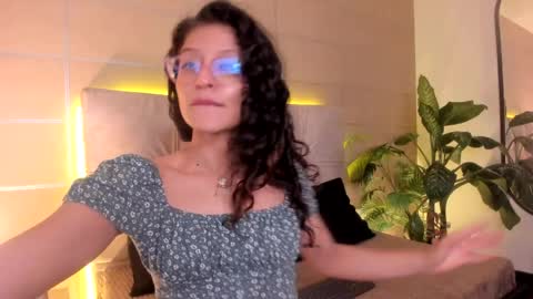 Snapshot of sara_mac_ chatting on April 2026 12:50:02 PM Sara online show from April 2026 12:50:02 PM