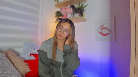 Snapshot of sara_madrid_ chatting on March 2026 12:01:01 PM online show from March 2026 12:01:01 PM