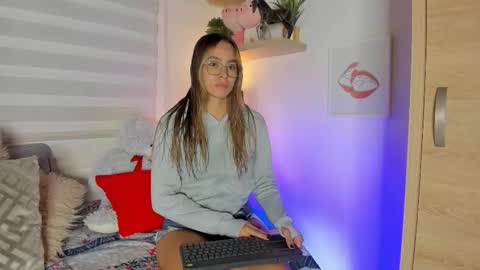 Snapshot of sara_madrid_ chatting on March 2026 11:27:02 AM online show from March 2026 11:27:02 AM