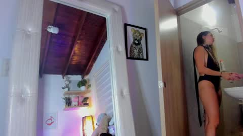 Snapshot of sara_madrid_ chatting on April 2026 12:42:01 PM online show from April 2026 12:42:01 PM