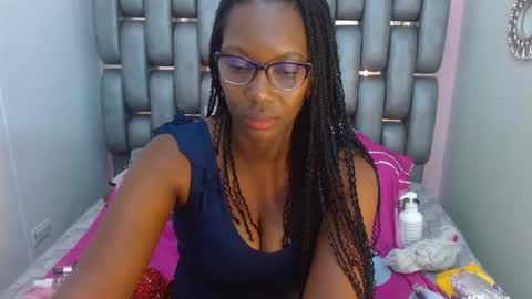 S A R A online show from November 2025 11:43:01 AM