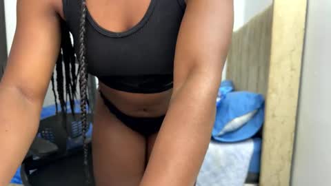 Snapshot of sara_muscle chatting on March 2026 12:03:02 AM Sara online show from March 2026 12:03:02 AM