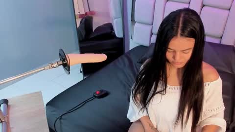 Sara  online show from November 2025 11:27:02 AM