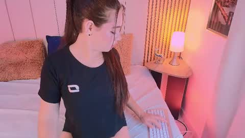 Snapshot of sara_riley01 chatting on April 2026 11:42:02 PM Sara online show from April 2026 11:42:02 PM
