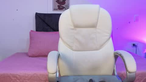 sara  online show from November 2025 02:50:02 PM